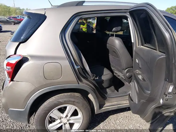 KL7CJPSB8MB354860 2021 CHEVROLET TRAX - Image 8