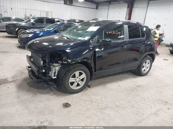 KL7CJPSB8MB355765 2021 CHEVROLET TRAX - Image 2