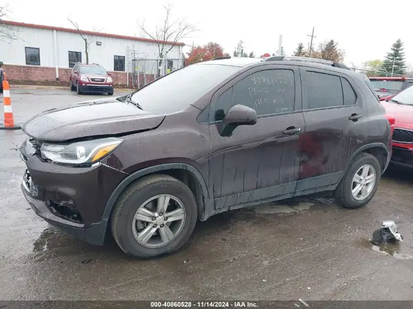 KL7CJPSB8MB357578 2021 CHEVROLET TRAX - Image 2