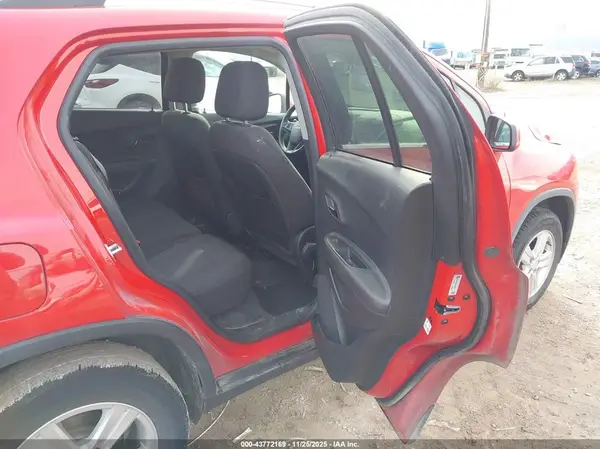KL7CJPSB9GB621217 2016 CHEVROLET TRAX - Image 8
