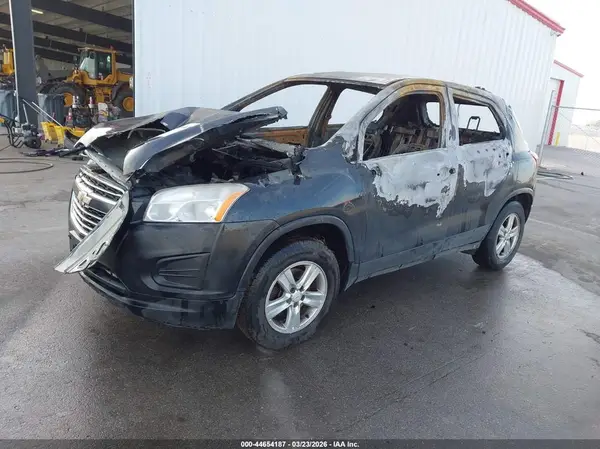 KL7CJPSB9GB686861 2016 CHEVROLET TRAX - Image 2