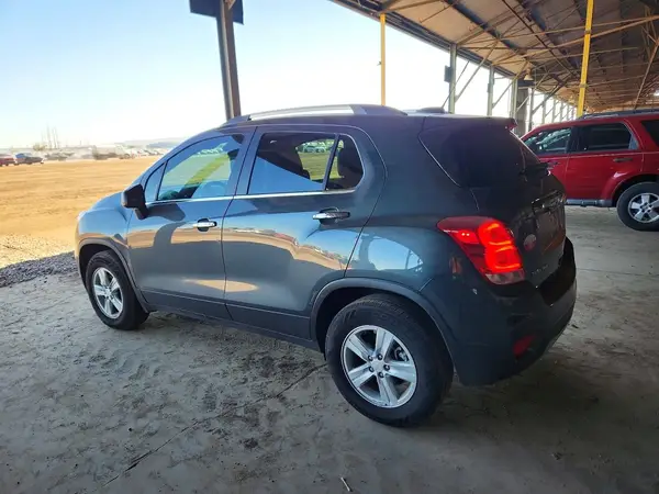 KL7CJPSB9HB218761 2017 CHEVROLET TRAX - Image 2