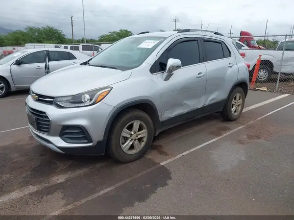 KL7CJPSB9JB511050 2018 CHEVROLET TRAX - Image 2