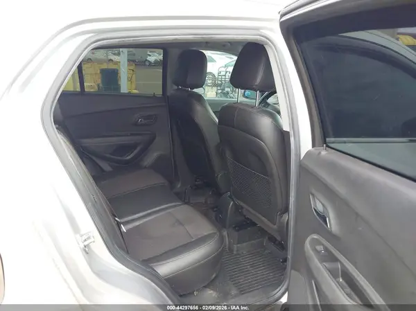 KL7CJPSB9JB511050 2018 CHEVROLET TRAX - Image 8