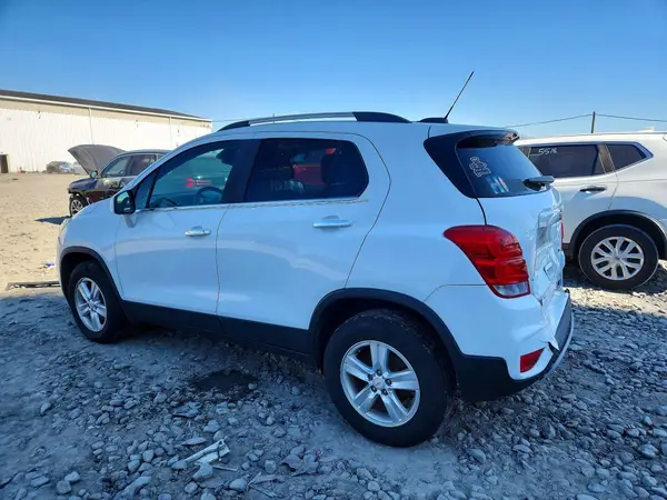 KL7CJPSB9JB542637 2018 CHEVROLET TRAX - Image 2