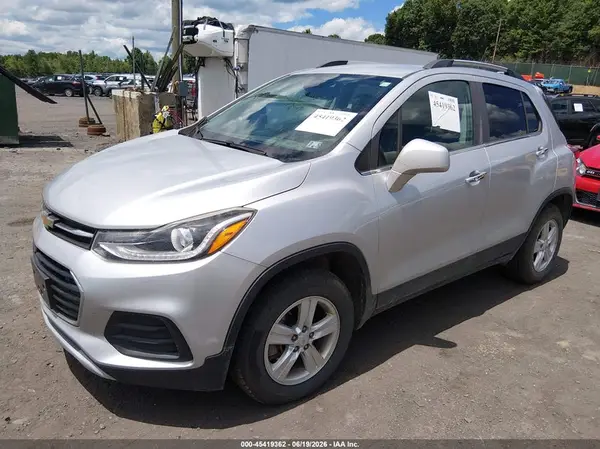 KL7CJPSB9JB575718 2018 CHEVROLET TRAX - Image 2