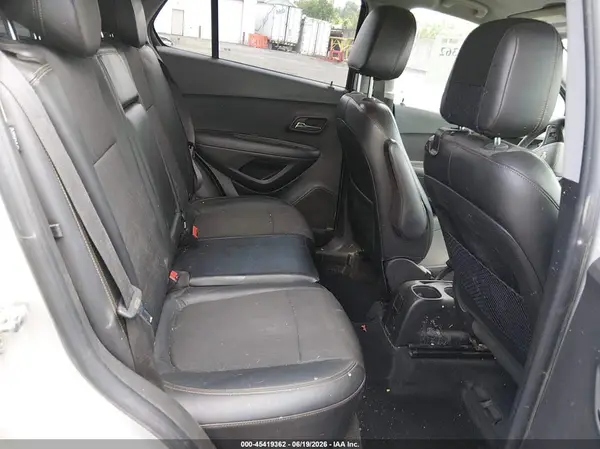 KL7CJPSB9JB575718 2018 CHEVROLET TRAX - Image 8