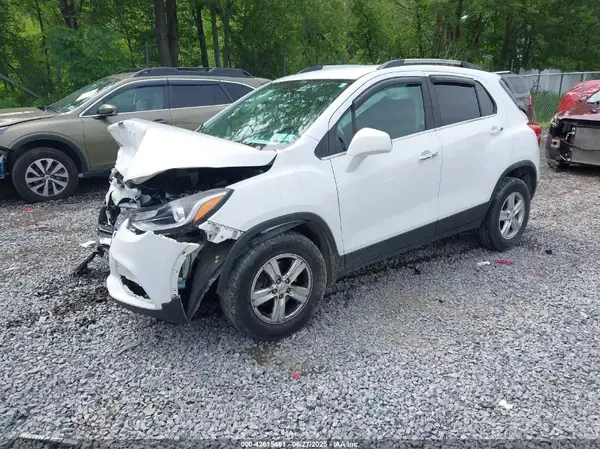 KL7CJPSB9JB577596 2018 CHEVROLET TRAX - Image 2