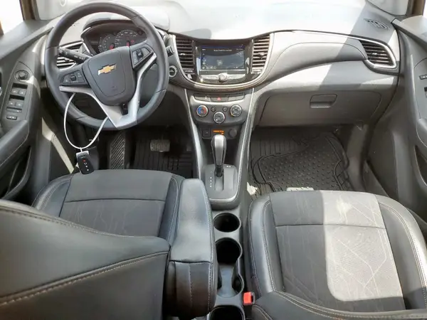 KL7CJPSB9JB599842 2018 CHEVROLET TRAX - Image 8