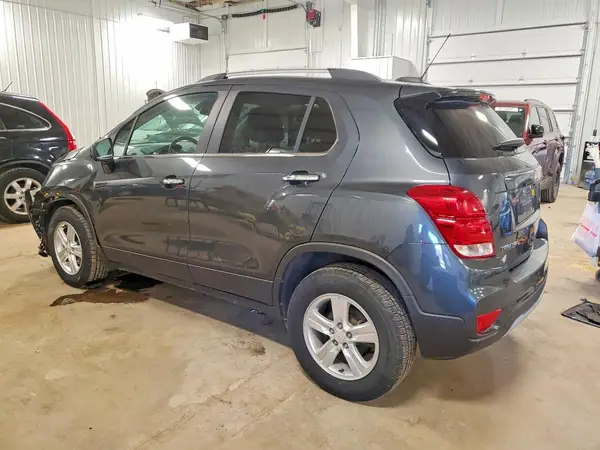 KL7CJPSB9JB617949 2018 CHEVROLET TRAX - Image 2