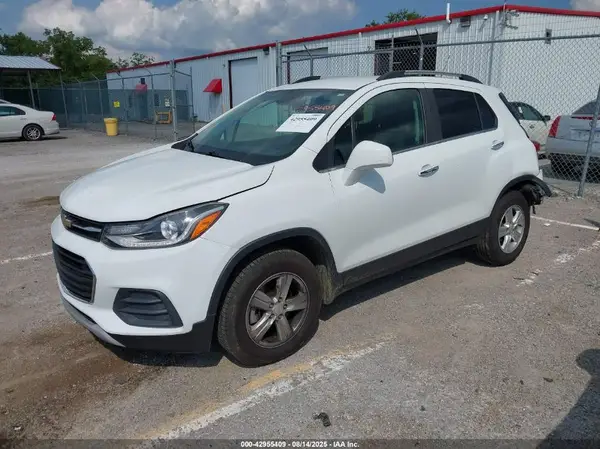 KL7CJPSB9JB660543 2018 CHEVROLET TRAX - Image 2