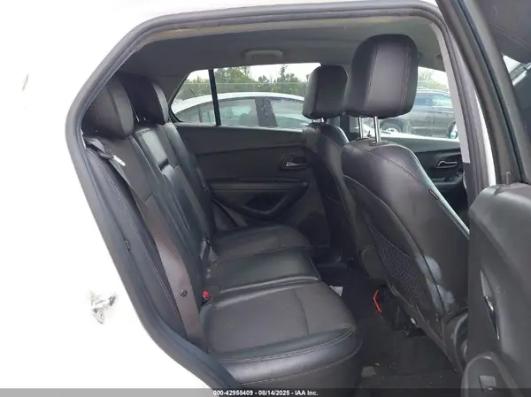KL7CJPSB9JB660543 2018 CHEVROLET TRAX - Image 8