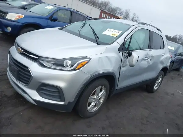 KL7CJPSB9JB678704 2018 CHEVROLET TRAX - Image 2