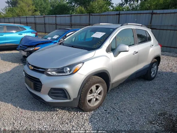 KL7CJPSB9JB685796 2018 CHEVROLET TRAX - Image 2