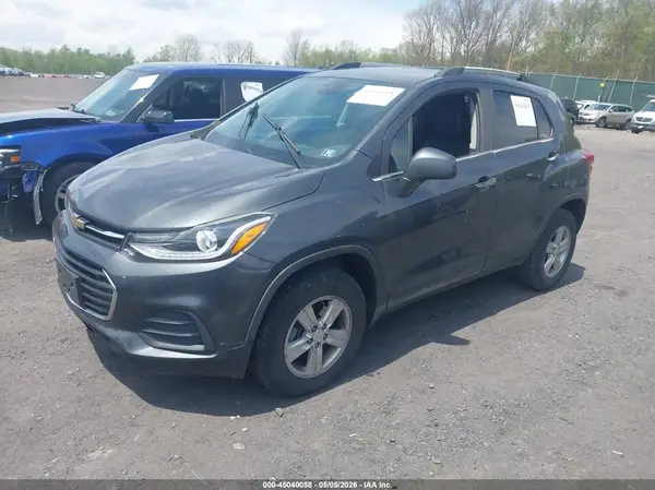 KL7CJPSB9JB689153 2018 CHEVROLET TRAX - Image 2