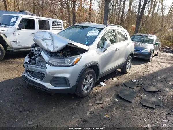 KL7CJPSB9JB699911 2018 CHEVROLET TRAX - Image 2