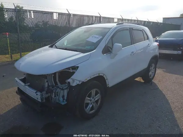 KL7CJPSB9JB705786 2018 CHEVROLET TRAX - Image 2