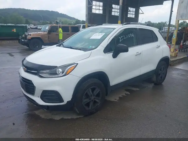 KL7CJPSB9JB713046 2018 CHEVROLET TRAX - Image 2