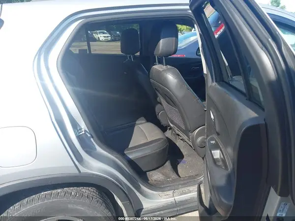 KL7CJPSB9JB730137 2018 CHEVROLET TRAX - Image 8