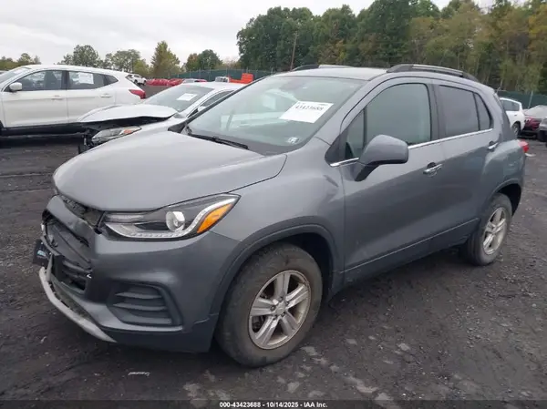 KL7CJPSB9KB923776 2019 CHEVROLET TRAX - Image 2