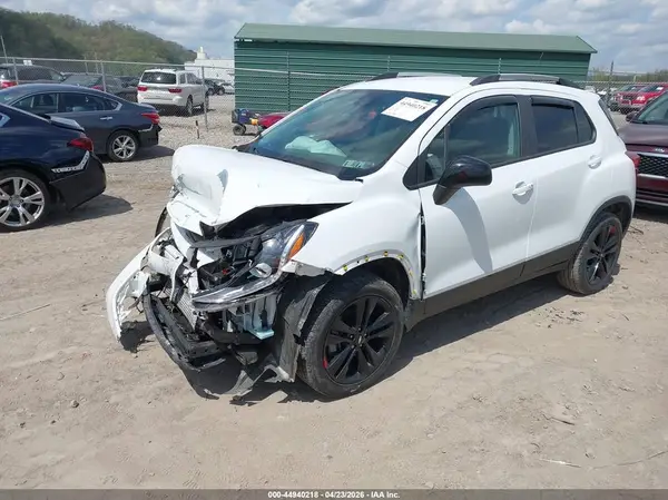 KL7CJPSB9MB304470 2021 CHEVROLET TRAX - Image 2