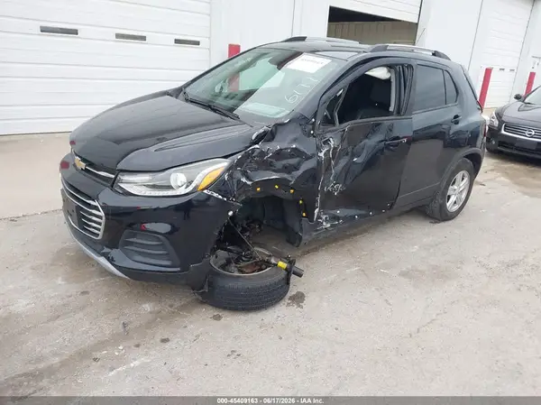 KL7CJPSB9MB313489 2021 CHEVROLET TRAX - Image 2