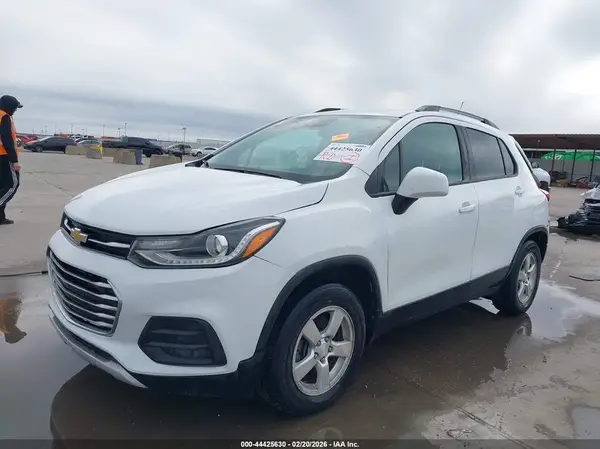 KL7CJPSB9MB323438 2021 CHEVROLET TRAX - Image 2