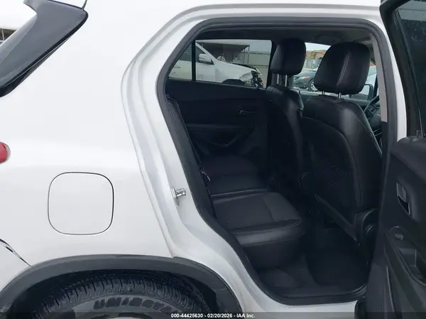KL7CJPSB9MB323438 2021 CHEVROLET TRAX - Image 8