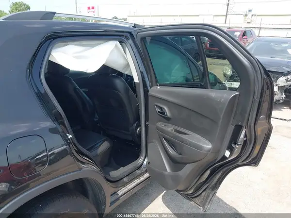 KL7CJPSB9MB327909 2021 CHEVROLET TRAX - Image 8