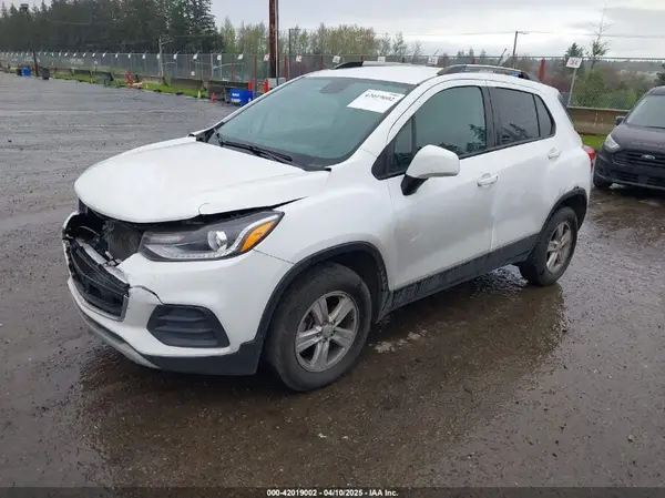 KL7CJPSB9MB331460 2021 CHEVROLET TRAX - Image 2