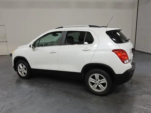 KL7CJPSBXGB635661 2016 CHEVROLET TRAX - Image 2