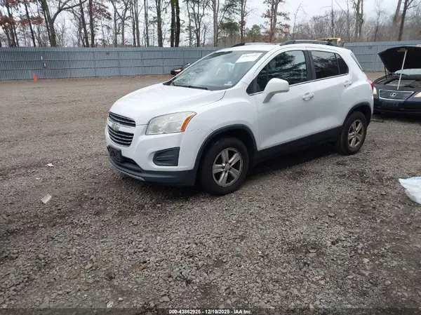 KL7CJPSBXGB761986 2016 CHEVROLET TRAX - Image 2