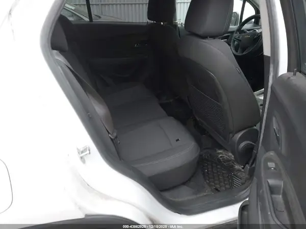 KL7CJPSBXGB761986 2016 CHEVROLET TRAX - Image 8