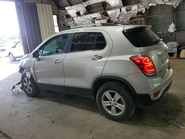 KL7CJPSBXJB507587 2018 CHEVROLET TRAX - Image 2