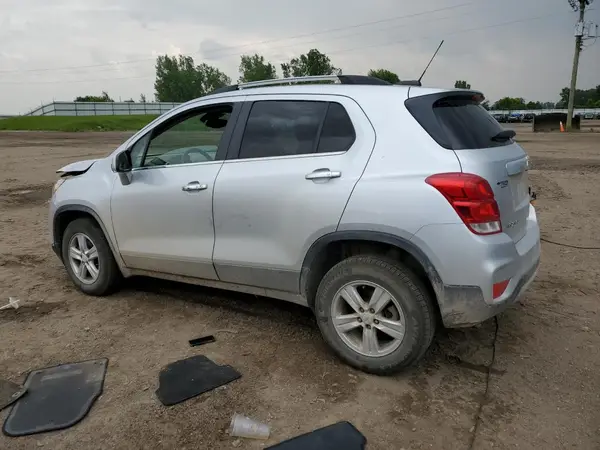 KL7CJPSBXJB558233 2018 CHEVROLET TRAX - Image 2
