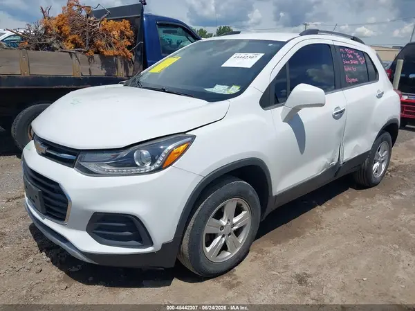 KL7CJPSBXJB574786 2018 CHEVROLET TRAX - Image 2