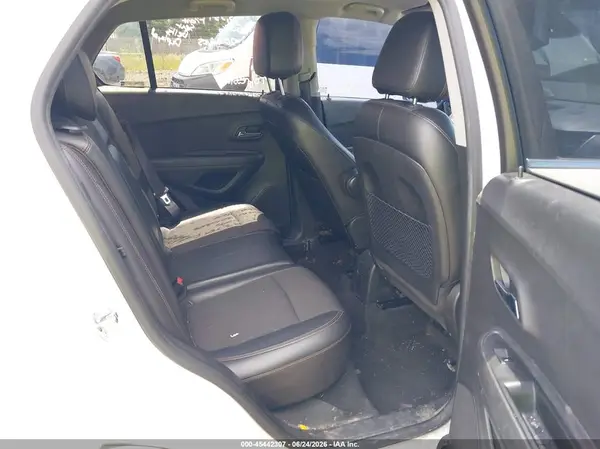 KL7CJPSBXJB574786 2018 CHEVROLET TRAX - Image 8