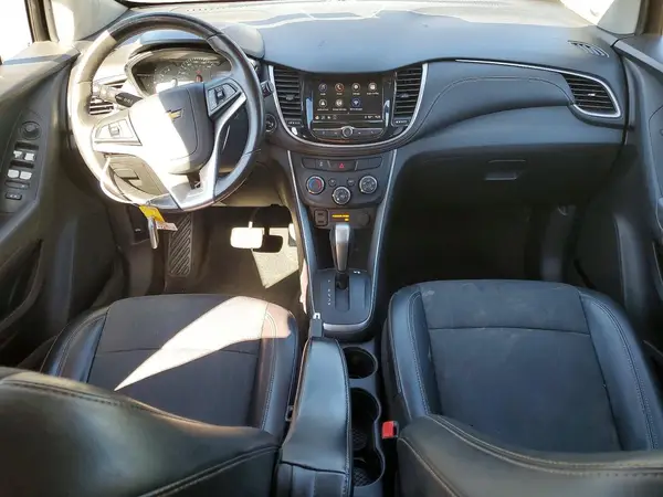 KL7CJPSBXJB587599 2018 CHEVROLET TRAX - Image 8