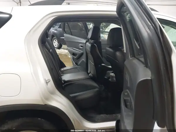 KL7CJPSBXJB611111 2018 CHEVROLET TRAX - Image 8
