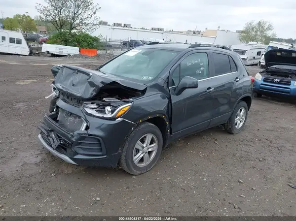 KL7CJPSBXJB637837 2018 CHEVROLET TRAX - Image 2