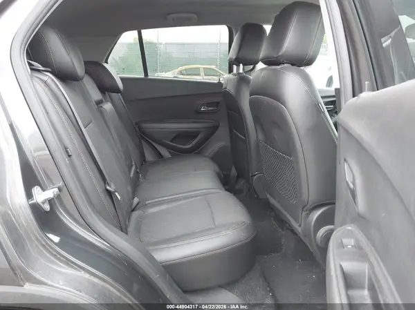 KL7CJPSBXJB637837 2018 CHEVROLET TRAX - Image 8