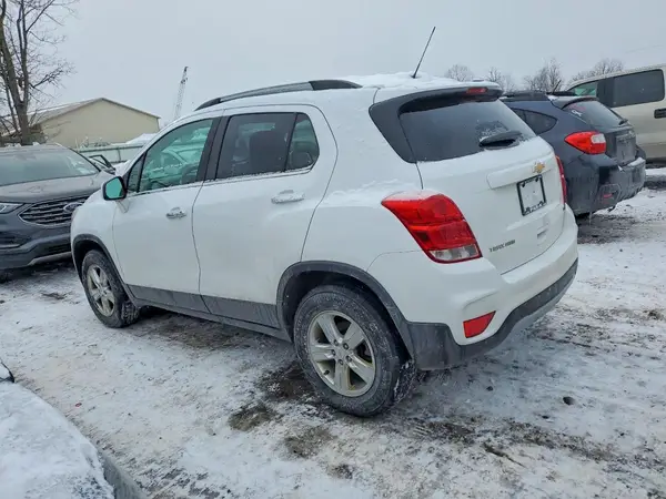 KL7CJPSBXJB650085 2018 CHEVROLET TRAX - Image 2