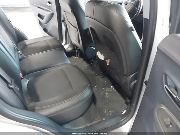 KL7CJPSBXJB654914 2018 CHEVROLET TRAX - Image 8