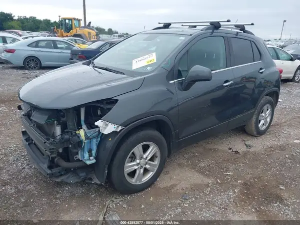 KL7CJPSBXJB668005 2018 CHEVROLET TRAX - Image 2