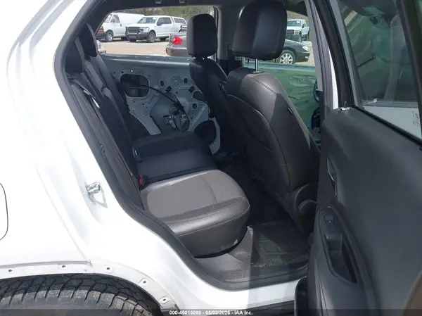 KL7CJPSBXJB683796 2018 CHEVROLET TRAX - Image 8
