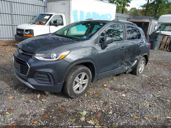 KL7CJPSBXJB692708 2018 CHEVROLET TRAX - Image 2