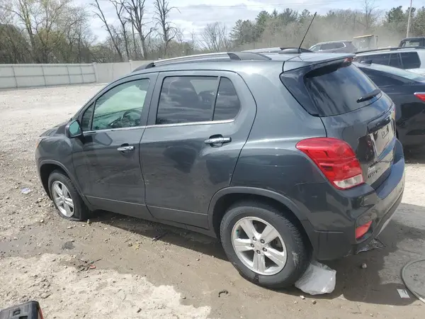 KL7CJPSBXJB695852 2018 CHEVROLET TRAX - Image 2