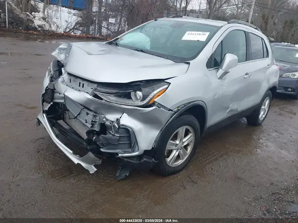 KL7CJPSBXJB700144 2018 CHEVROLET TRAX - Image 2