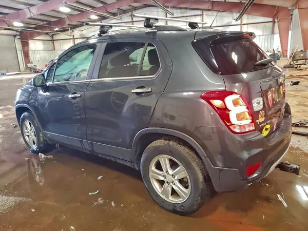 KL7CJPSBXJB702587 2018 CHEVROLET TRAX - Image 2