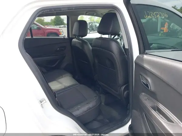 KL7CJPSBXJB714478 2018 CHEVROLET TRAX - Image 8